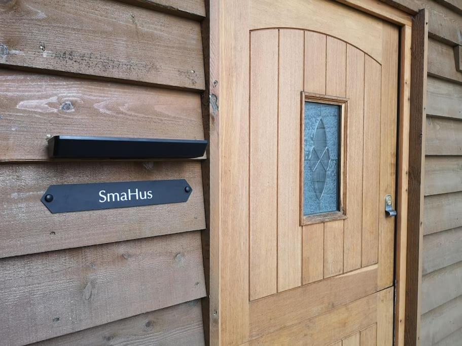 Stylish Apartment In Horsham With Parking And Own Entrance エクステリア 写真